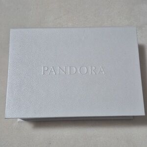 Pandora White Jewelry Box Cleaning Brush And Keychain